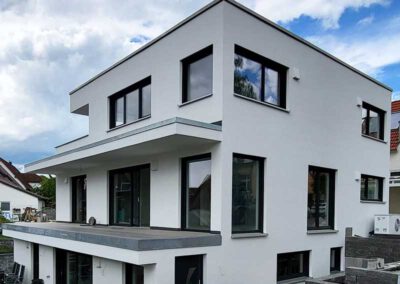 Neubausanierung dank Fassadenrenovierung vom Stuckateur-Meisterbetrieb Wolfgang Weber
